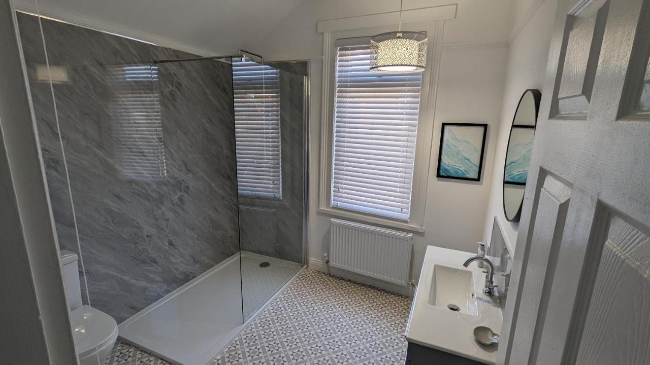 Seaside Escapes - With Relaxing Hot Tub! Villa Scarborough Exterior photo